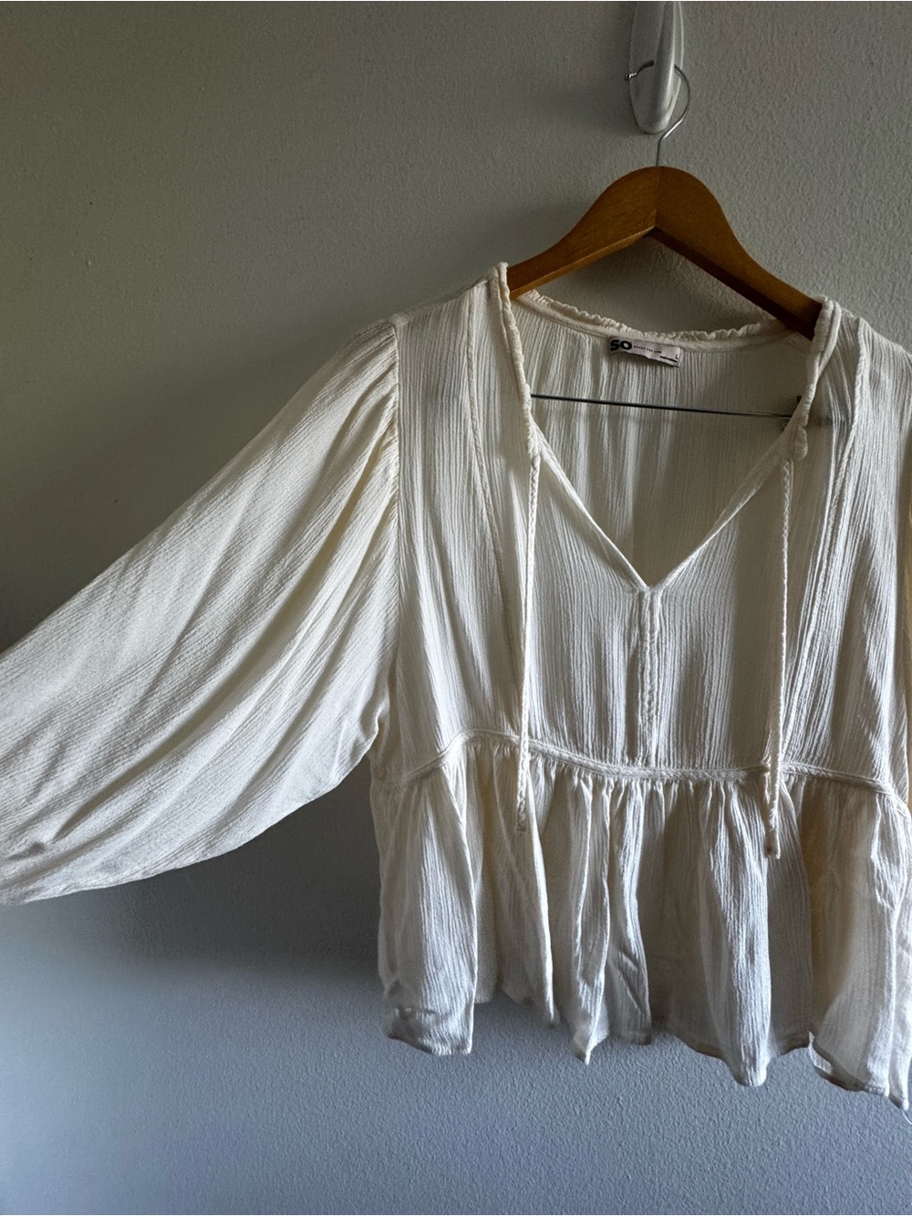 SO Goods for Life  Cream V-Neck Peasant Tiered Peplum Blouse Top size Large - Picture 6 of 8